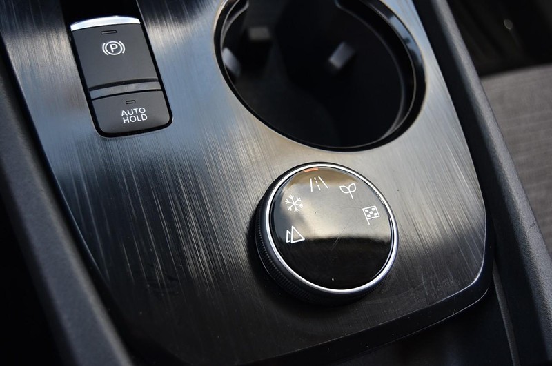 Nissan Rogue Vehicle Image 16