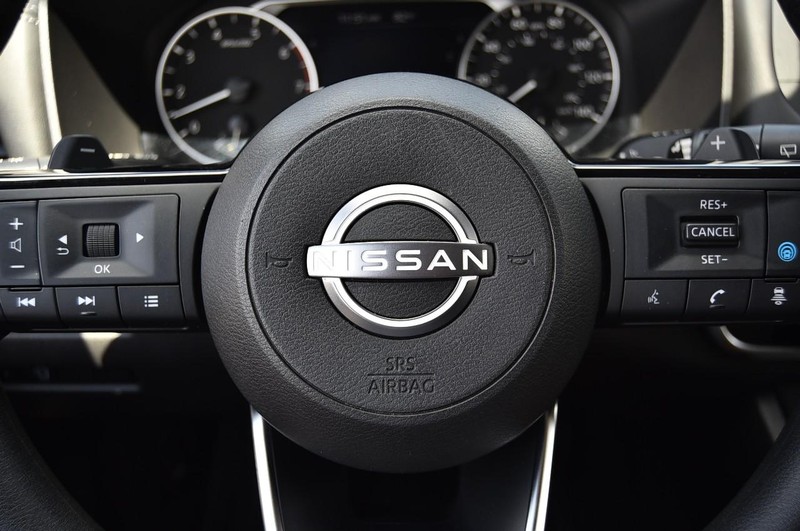Nissan Rogue Vehicle Image 17