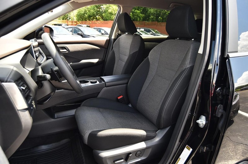 Nissan Rogue Vehicle Image 18