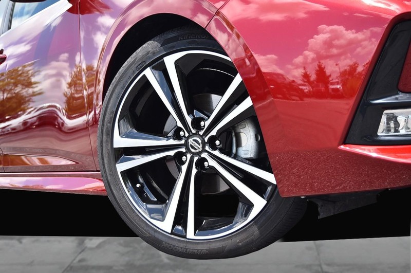 Nissan Sentra Vehicle Image 03