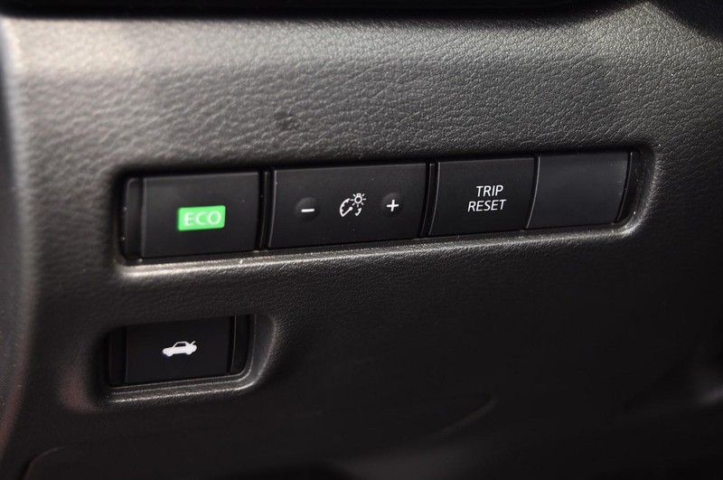 Nissan Sentra Vehicle Image 12