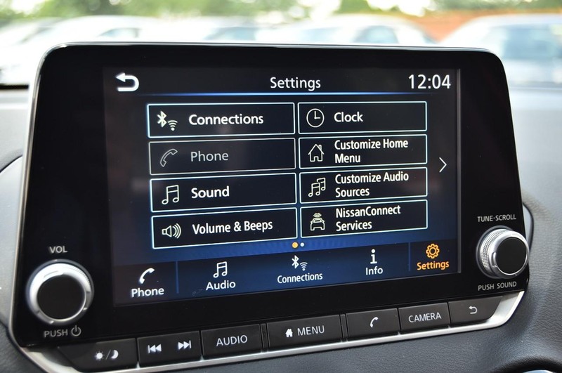 Nissan Sentra Vehicle Image 15