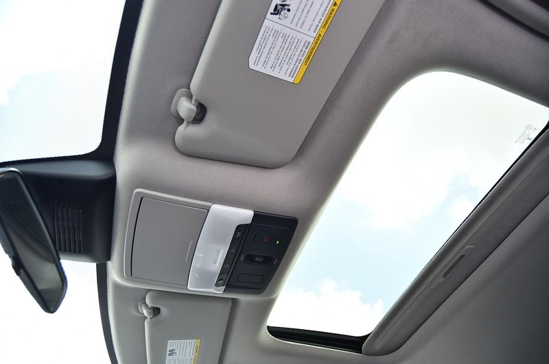 Nissan Sentra Vehicle Image 22