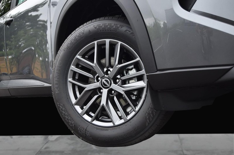 Nissan Rogue Vehicle Image 03
