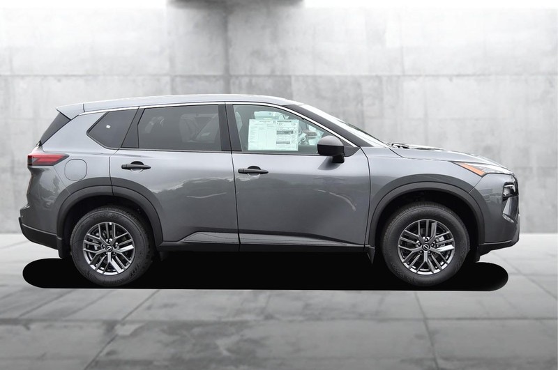Nissan Rogue Vehicle Image 05