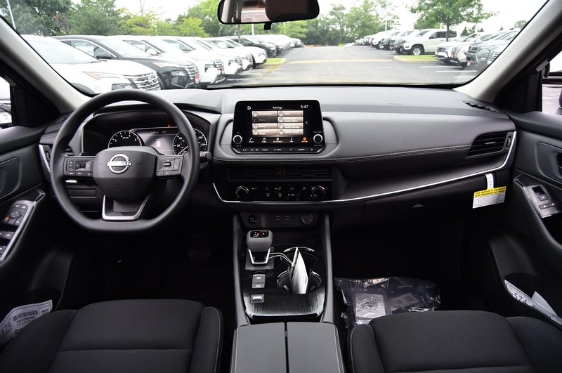 Nissan Rogue Vehicle Image 08
