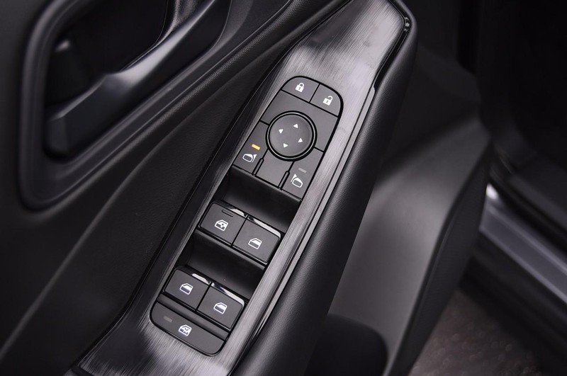 Nissan Rogue Vehicle Image 09