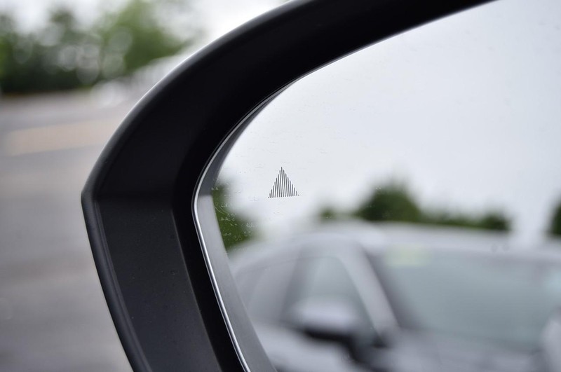 Nissan Rogue Vehicle Image 10