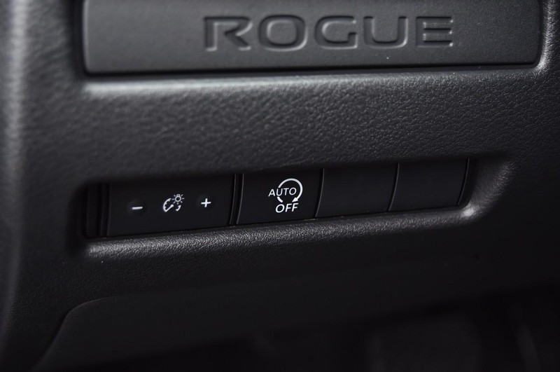 Nissan Rogue Vehicle Image 11