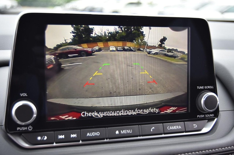 Nissan Rogue Vehicle Image 13