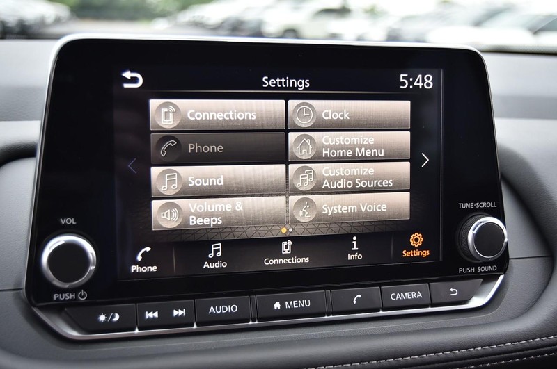 Nissan Rogue Vehicle Image 14