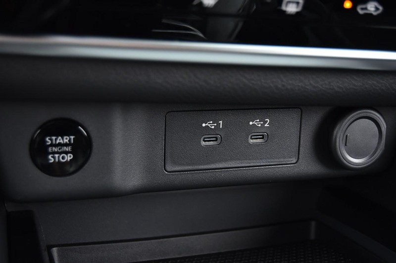 Nissan Rogue Vehicle Image 16