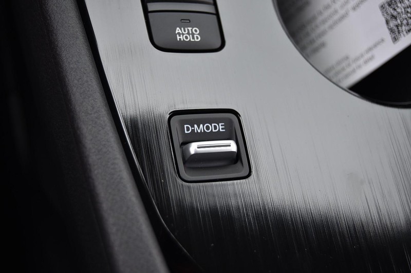 Nissan Rogue Vehicle Image 17