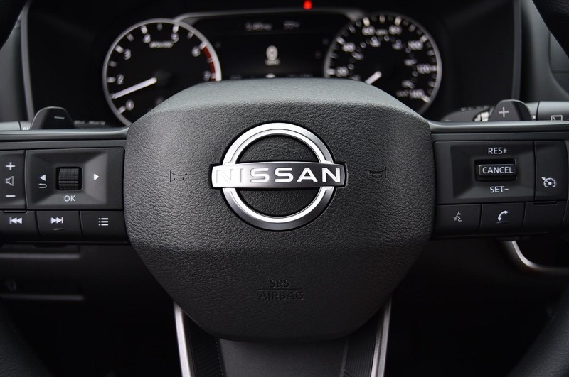 Nissan Rogue Vehicle Image 18