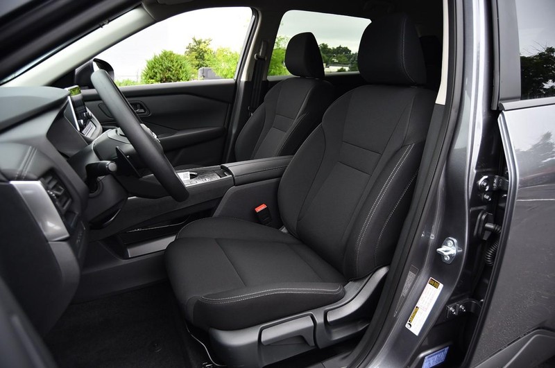 Nissan Rogue Vehicle Image 19