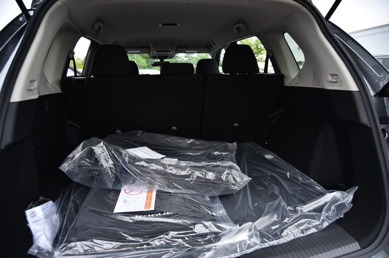 Nissan Rogue Vehicle Image 23