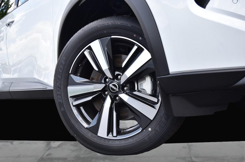 Nissan Rogue Vehicle Image 03