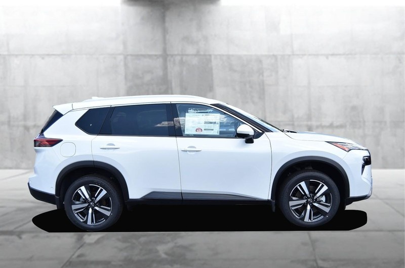 Nissan Rogue Vehicle Image 05