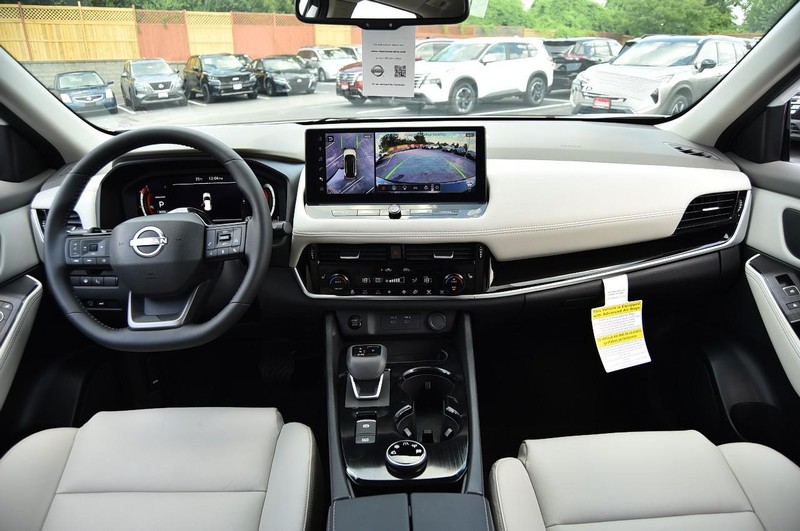 Nissan Rogue Vehicle Image 08