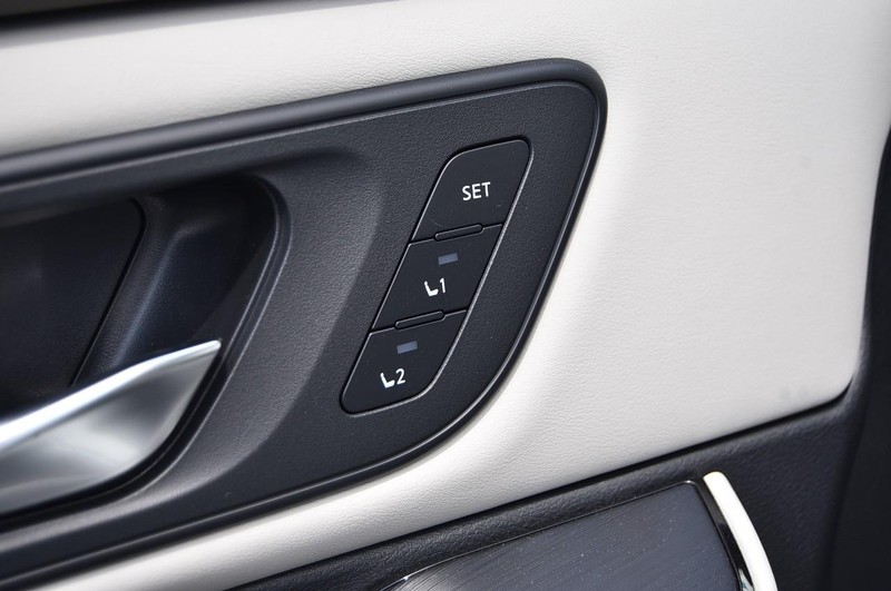 Nissan Rogue Vehicle Image 10