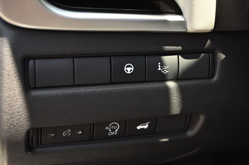 Nissan Rogue Vehicle Image 12