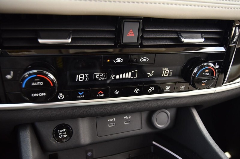 Nissan Rogue Vehicle Image 19