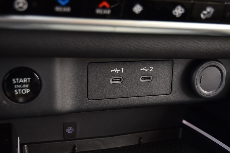 Nissan Rogue Vehicle Image 20