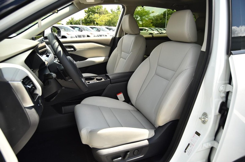 Nissan Rogue Vehicle Image 23