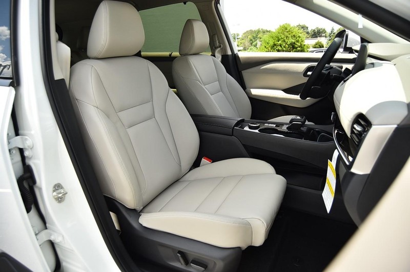 Nissan Rogue Vehicle Image 24