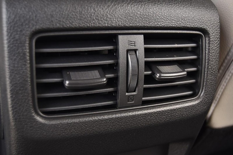 Nissan Rogue Vehicle Image 27