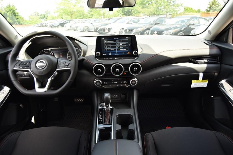 Nissan Sentra Vehicle Image 08