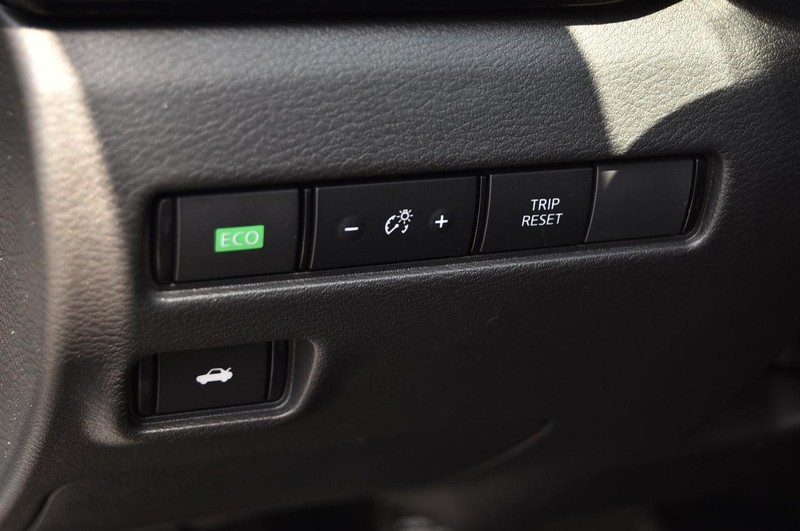 Nissan Sentra Vehicle Image 11
