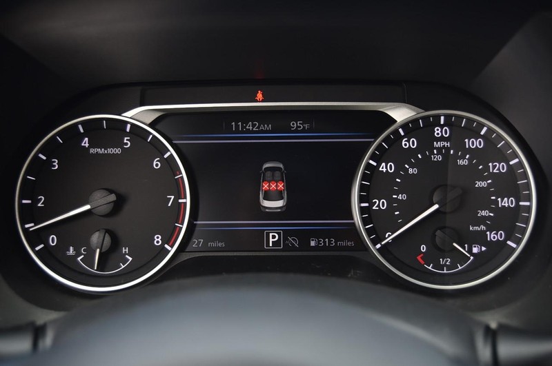 Nissan Sentra Vehicle Image 12