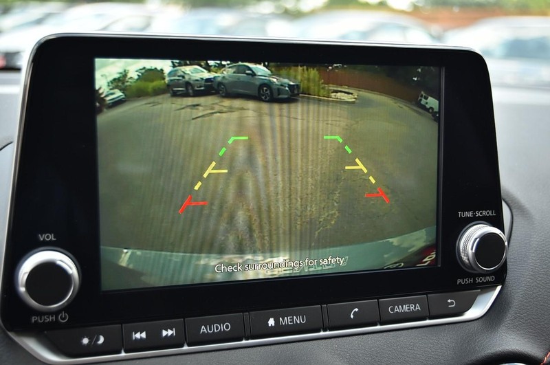 Nissan Sentra Vehicle Image 13