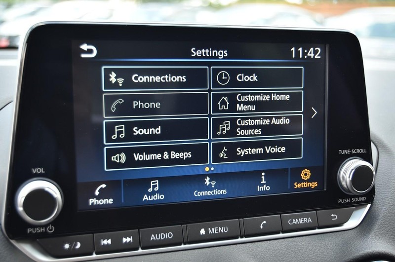 Nissan Sentra Vehicle Image 14