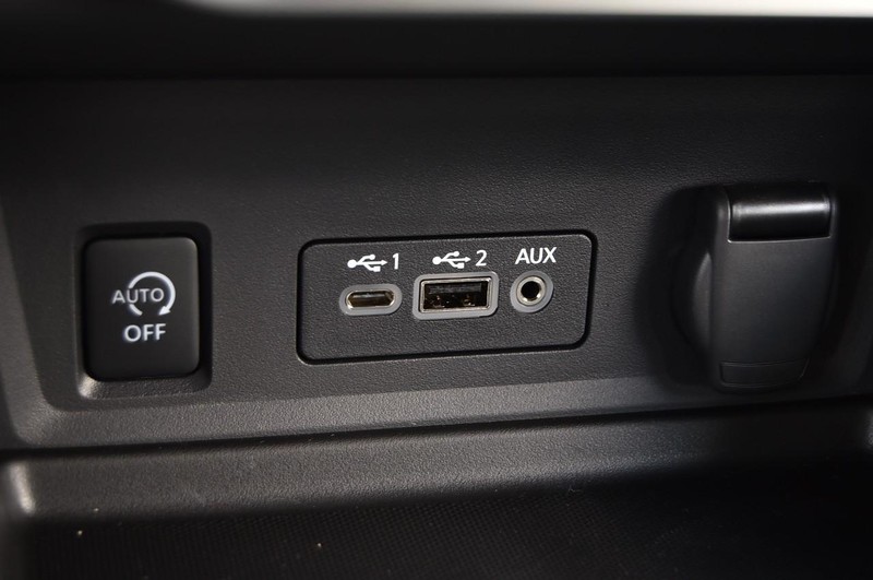 Nissan Sentra Vehicle Image 16