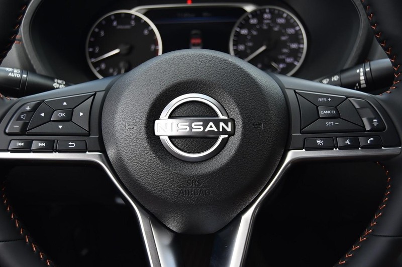 Nissan Sentra Vehicle Image 18