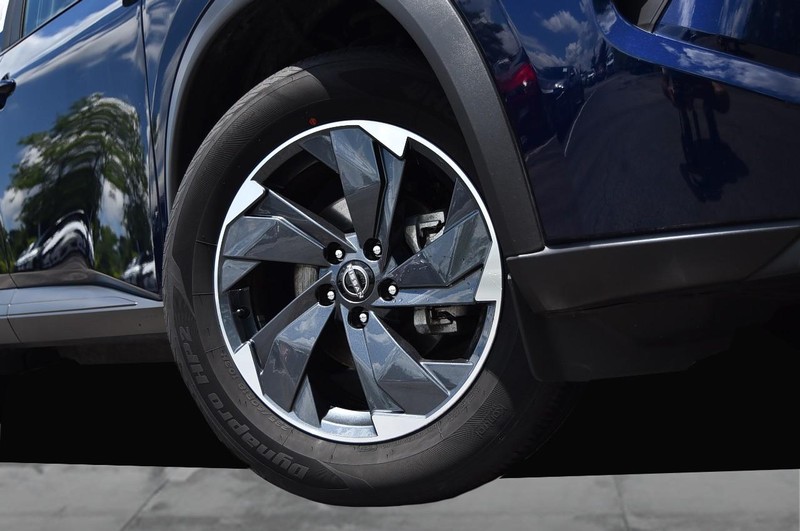 Nissan Rogue Vehicle Image 03
