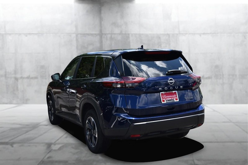 Nissan Rogue Vehicle Image 07
