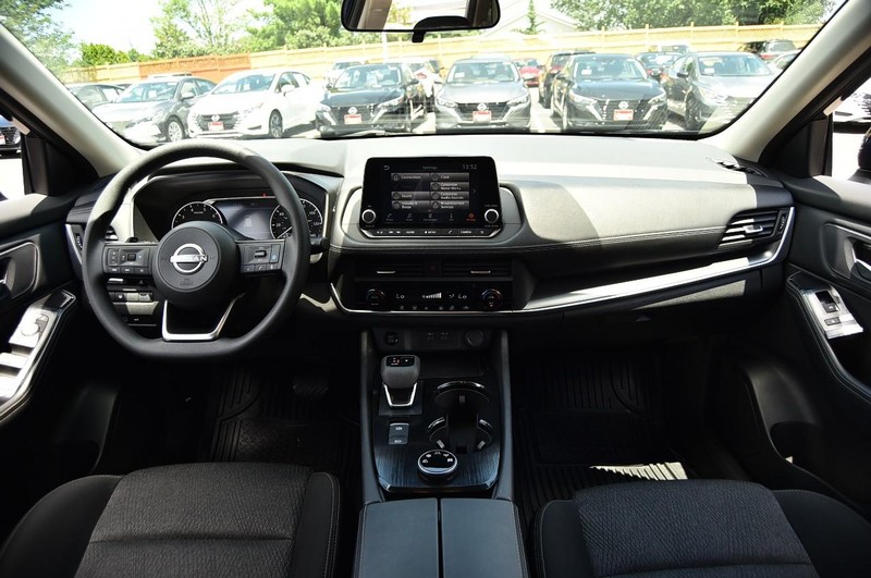 Nissan Rogue Vehicle Image 08
