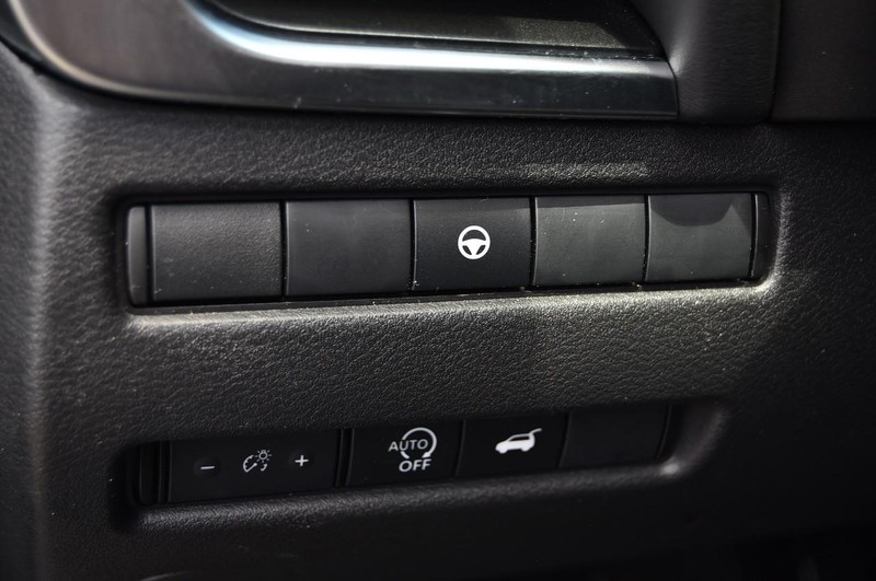 Nissan Rogue Vehicle Image 11