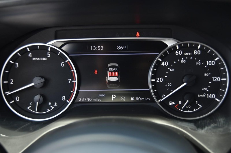 Nissan Rogue Vehicle Image 12