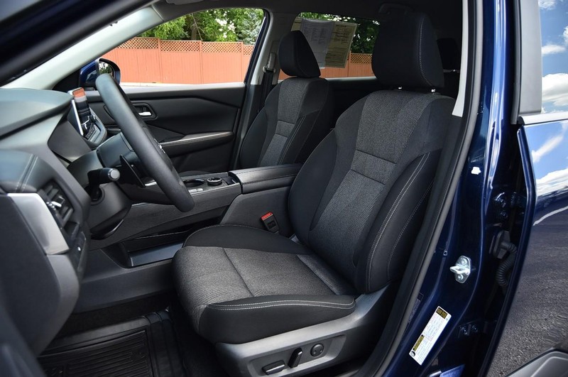 Nissan Rogue Vehicle Image 18