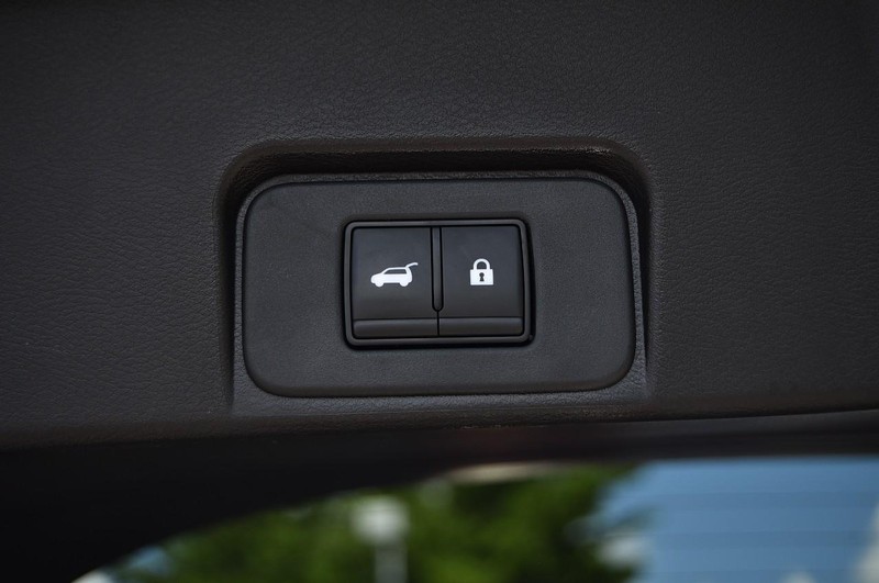 Nissan Rogue Vehicle Image 24