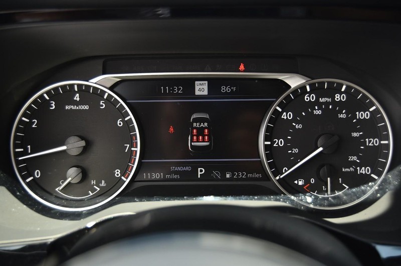 Nissan Pathfinder Vehicle Image 12