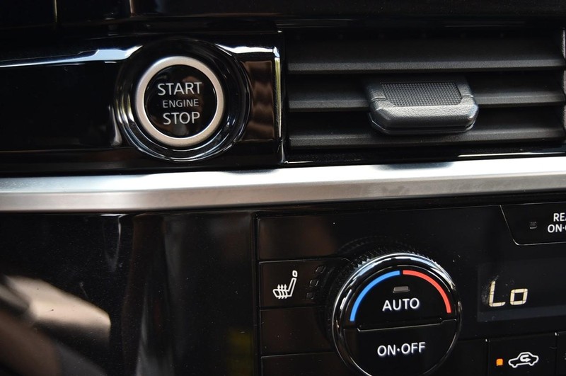 Nissan Pathfinder Vehicle Image 16
