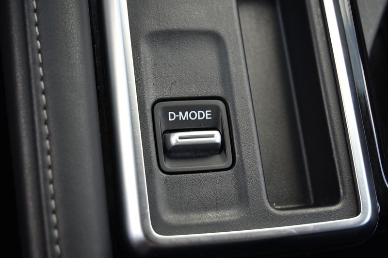 Nissan Pathfinder Vehicle Image 18