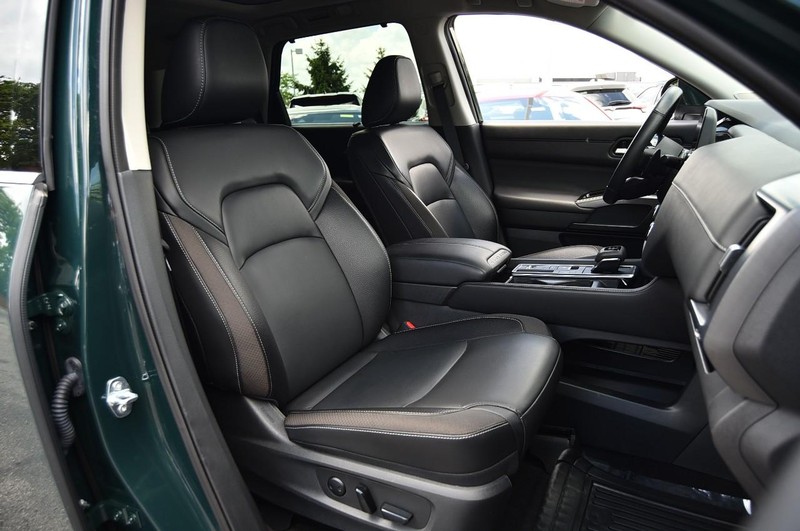 Nissan Pathfinder Vehicle Image 21