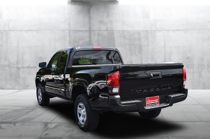 Toyota Tacoma 2WD Vehicle Image 07