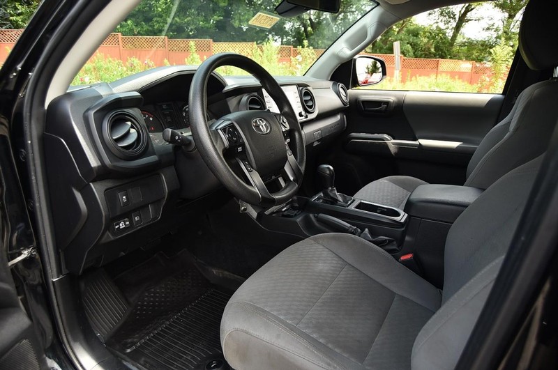 Toyota Tacoma 2WD Vehicle Image 08